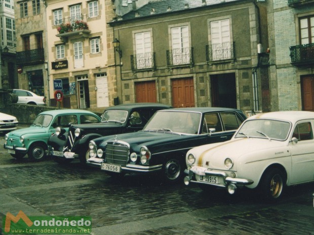 Exposición de Coches.
Primavera de 2003. Foto enviada por Tarsicio Rico.
