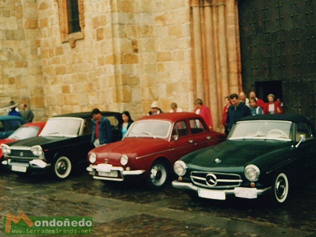 Exposición de Coches.
Primavera de 2003. Foto enviada por Tarsicio Rico.
