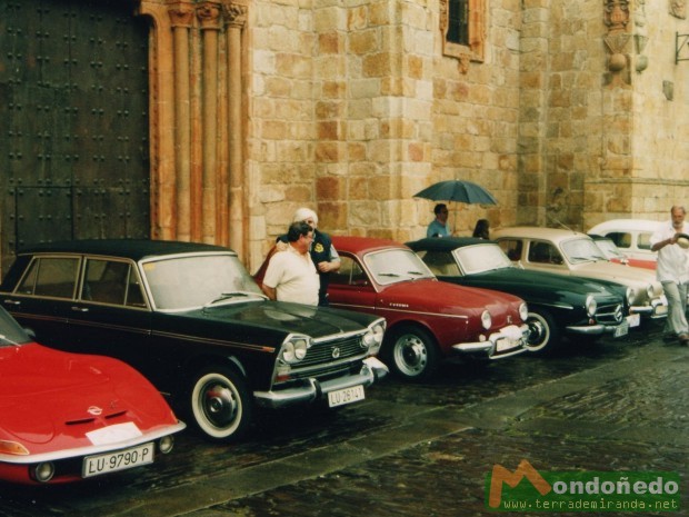 Exposición de Coches.
Primavera de 2003. Foto enviada por Tarsicio Rico.
