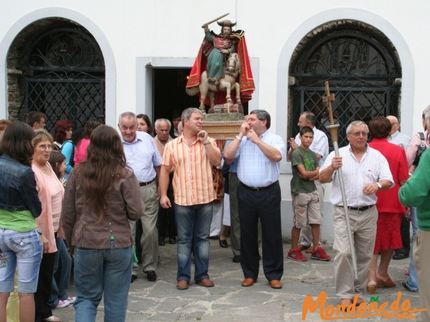 Día de Santiago 2006
Saliendo de la capilla
