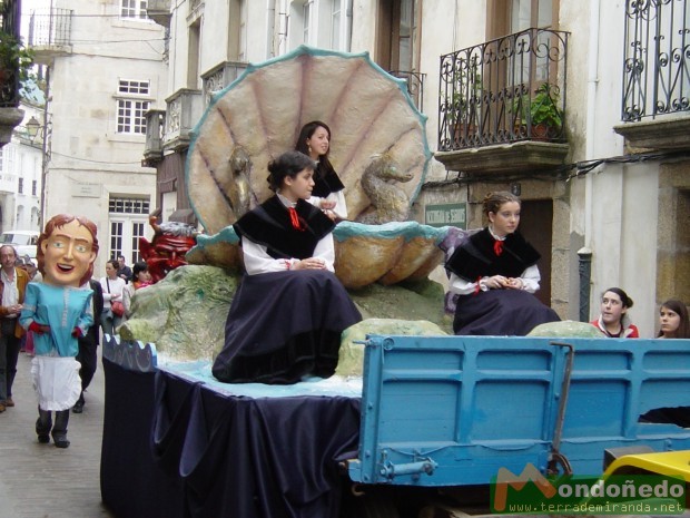 As Quendas 2005
Carroza con la Reina y Damas de las fiestas.
