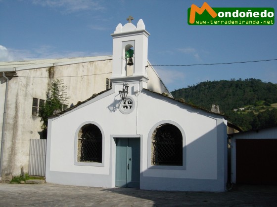 Capilla Santiago
La capilla de Santiago en el barrio de Os Muíños.
