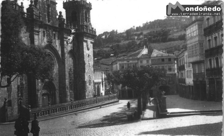 Praza da Catedral
Vista de la plaza antes de ser reformada. Foto cedida por Tarsicio Rico.
