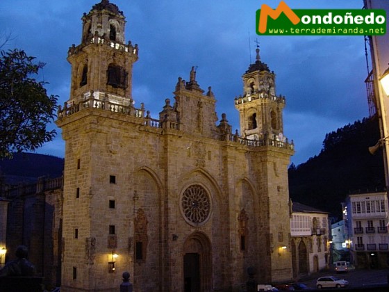 Catedral
La catedral de Mondoñedo al anochecer.
