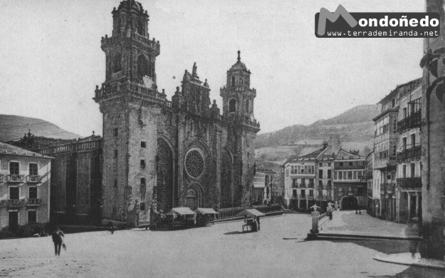 Praza da Catedral
Una imágen de la Praza da Catedral con su antigua distribución.
