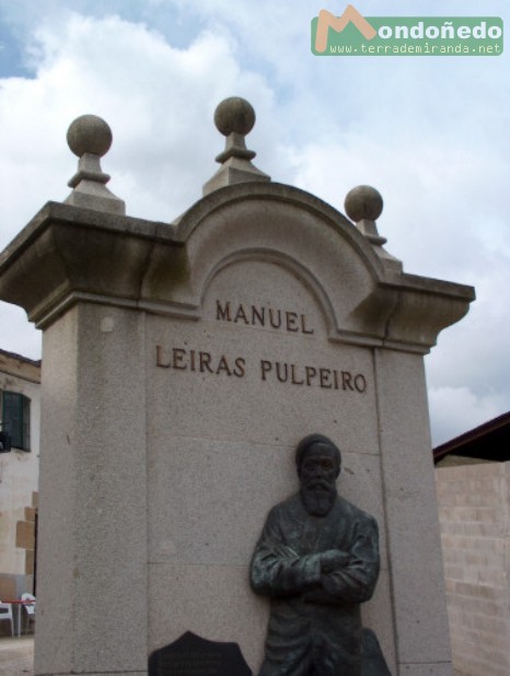 Leiras Pulpeiro
Estatua de Leiras en la fuente de San Juan. Foto enviada por Melchor.
