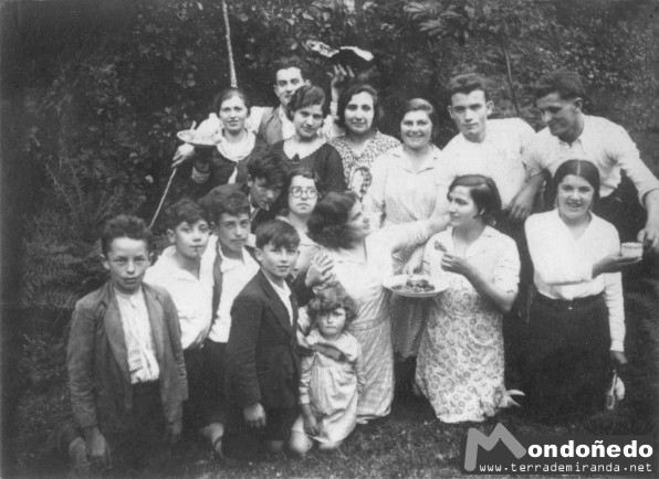 Comida campestre.
Imagen de una comida en el campo.
