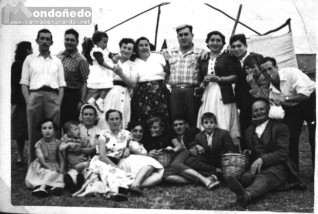 Fiesta S. Bartolo
Gente de Mondoñedo de romería en San Cosme.
