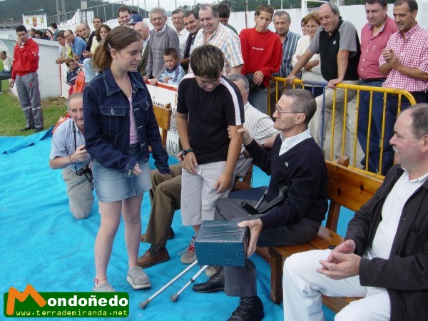 Homenaje a D. Ramón Espantoso
Entrega de placa conmemorativa.
