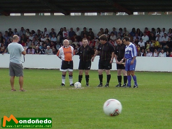 Homenaje a D. Ramón Espantoso
Árbitros del partido.
