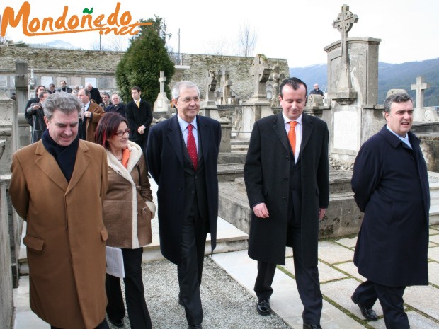 Homenaje a Cunqueiro
Un paseo por el cementerio municipal
