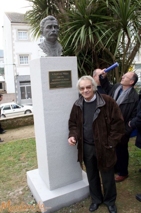 Centenario del Himno Gallego
D. Juan Puchades, el creador del busto.
