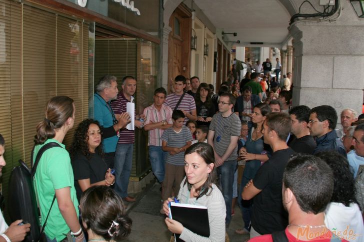 Nocturno para aullidos y pezuñas
Reunión antes del concierto
