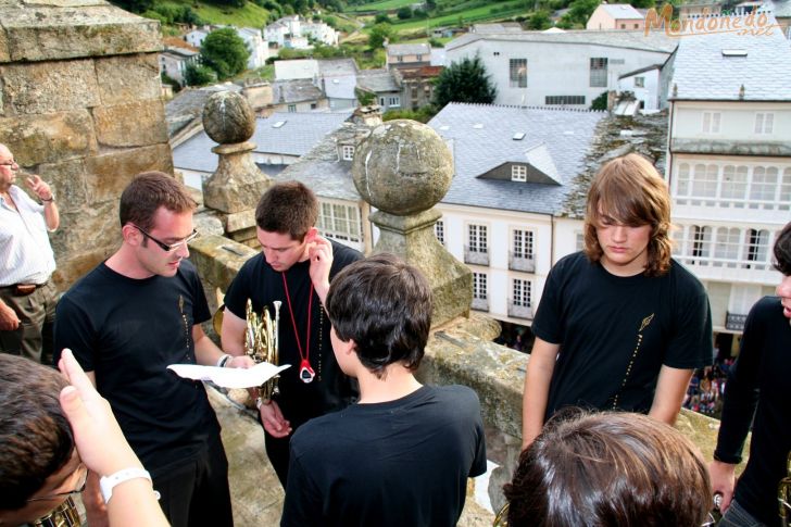 Nocturno para aullidos y pezuñas
Músicos encima de la Catedral
