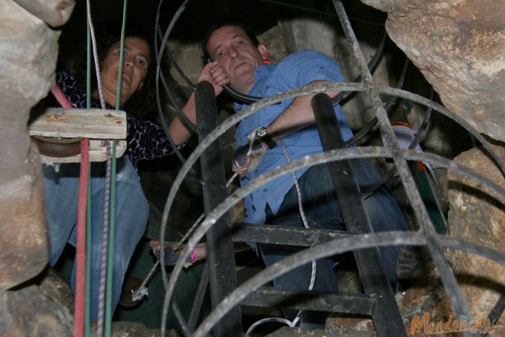 Nocturno para aullidos y pezuñas
Tocando en lo alto del campanario
