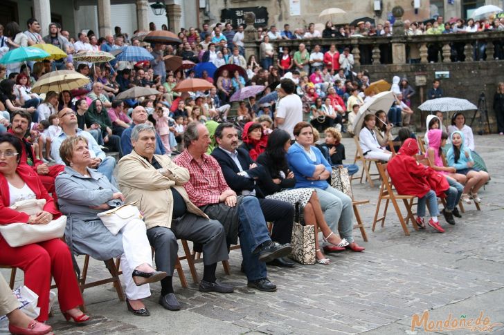 Nocturno para aullidos y pezuñas
Público
