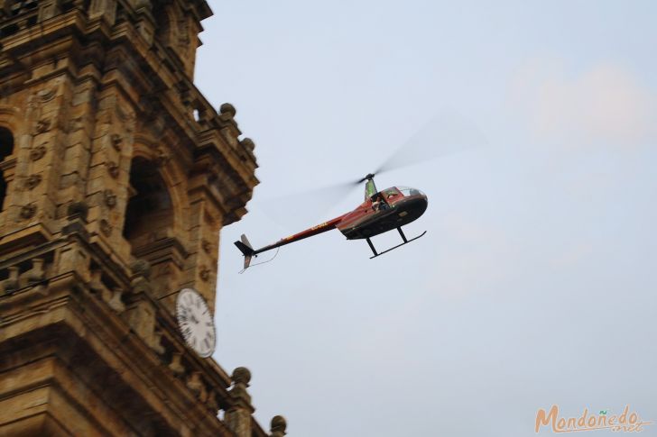 Nocturno para aullidos y pezuñas
Helicóptero. Foto de Mario Baamonde
