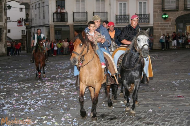 Nocturno para aullidos y pezuñas
Paso de caballos
