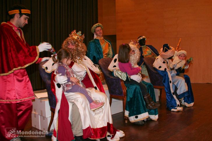 Cabalgata de Reyes
Recibiendo a los niños de Mondoñedo
