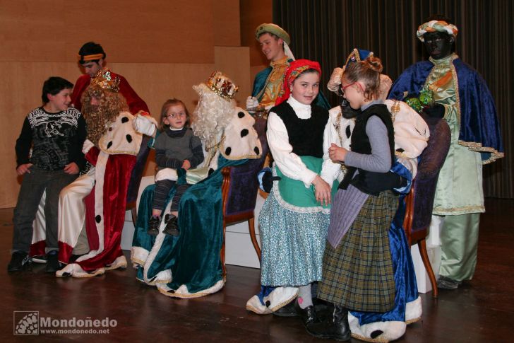 Cabalgata de Reyes
Recibiendo a los niños de Mondoñedo
