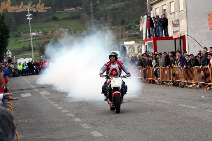 Concentración de motos
Quemando rueda
