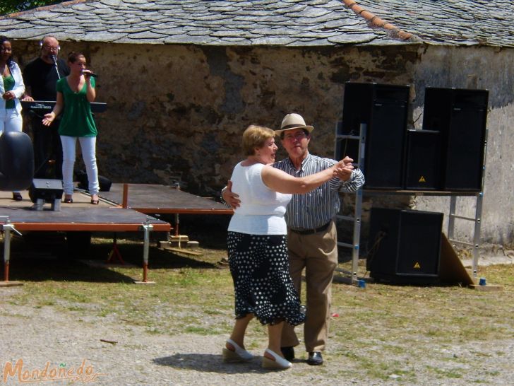 Fiestas en Valiño
Bailando con la orquesta
