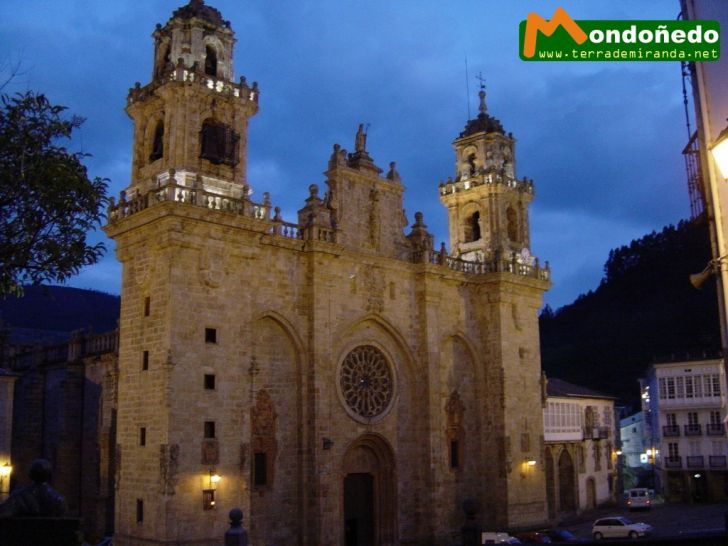 Catedral
La Catedral al caer la noche.
