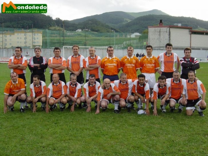 Homenaje a D. Ramón Espantoso
Equipo Mindoniense.
