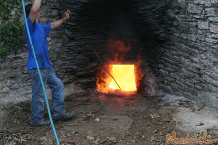 Hornos de cal de Masma
Soplando el horno
