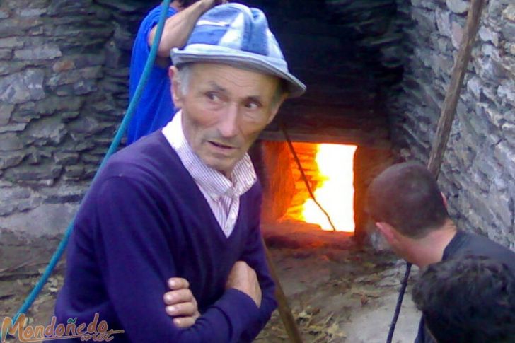 Hornos de cal de Masma
Haciendo cal
