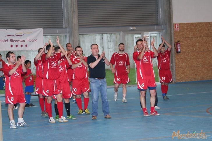 Maratón veraniego de fútbol-sala
Club de Vagos celebrando la victoria
