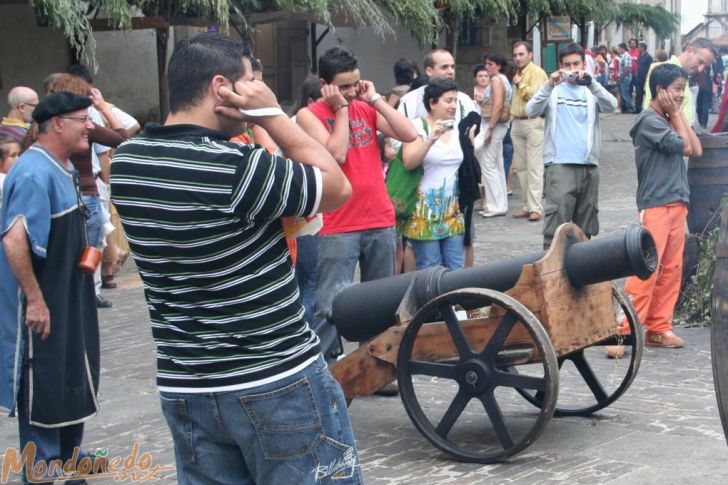 Mercado Medieval 2007
Disparando el cañón
