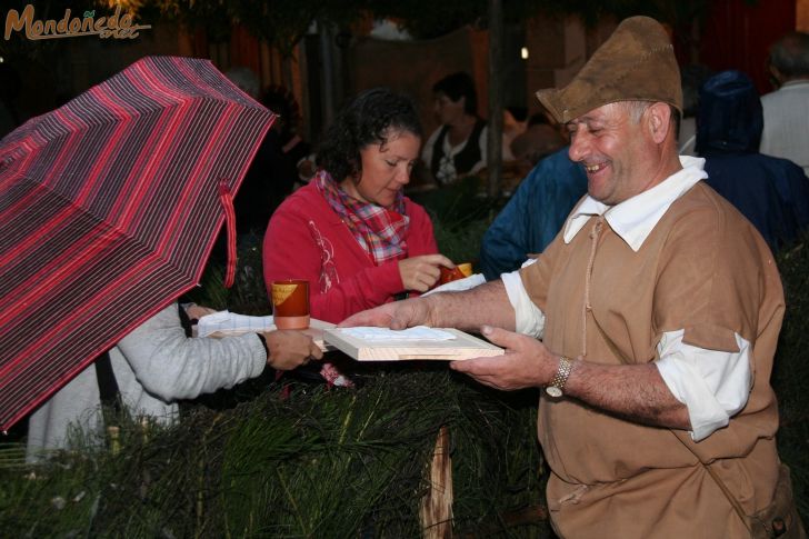 Mercado Medieval 2009
Repartiendo la cena medieval
