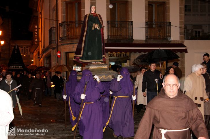 Viernes Santo
En procesión mientras llovía
