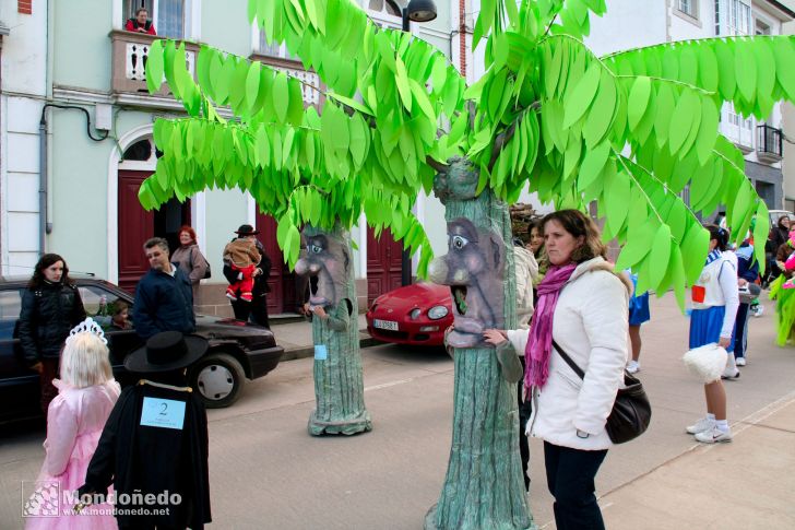 Desfile de disfraces
O Papel tornouse en auga
