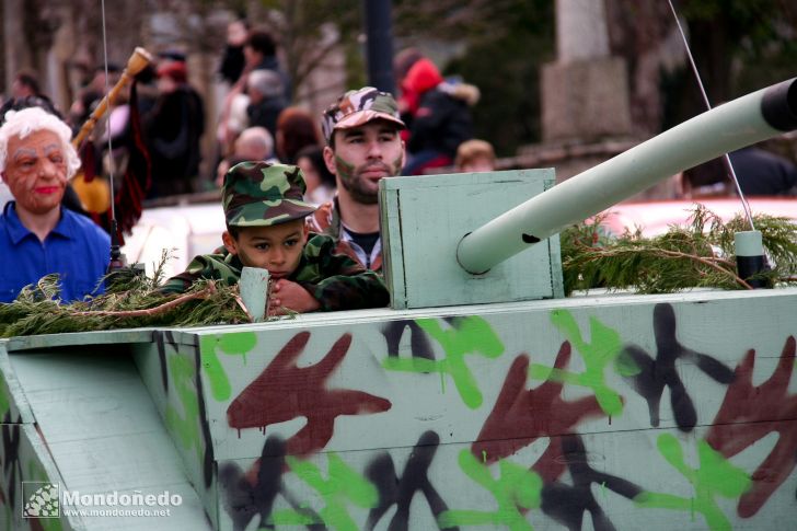 Desfile de disfraces
Tanque de guerra
