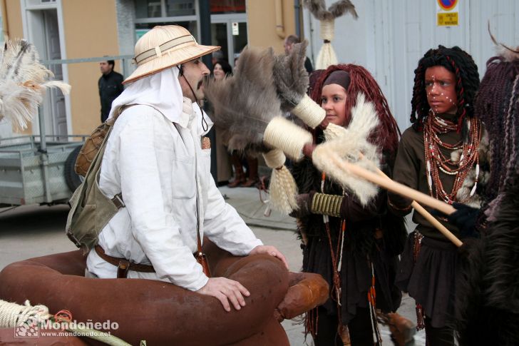 Desfile de disfraces
Perdidos na tribu
