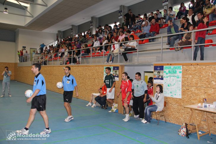 Torneo de fútbol-sala
Saltando a la pista
