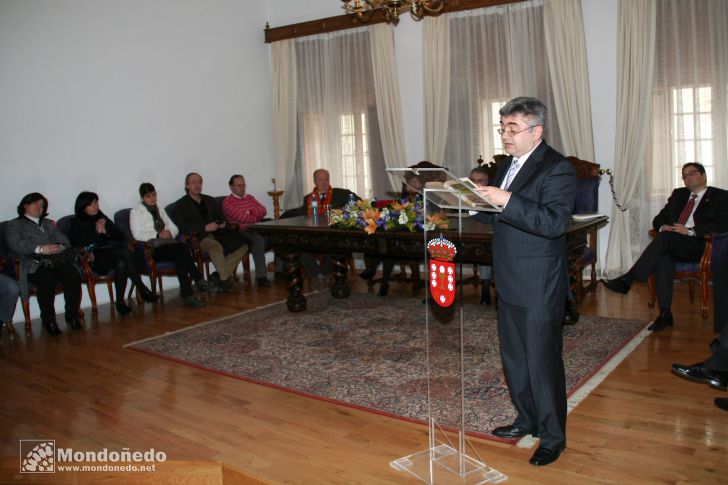 Homenaje a Álvaro Cunqueiro
Lectura de "Merlín e Familia" por Ramón Loureiro
