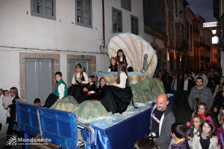 Desfile
Carroza con las Sanluqueiras
