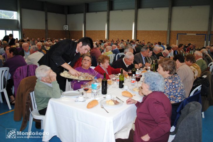 Comida Tercera Edad
Comida-baile en el pabellón. Foto de mindonium.es
