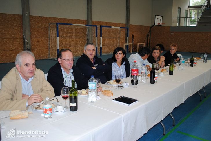 Comida Tercera Edad
Mesa de autoridades. Foto de mindonium.es
