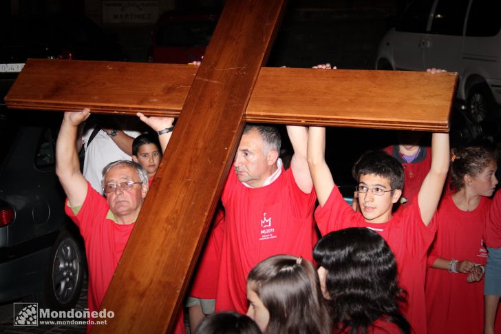 Visita de la cruz de los jóvenes
Portando la cruz
