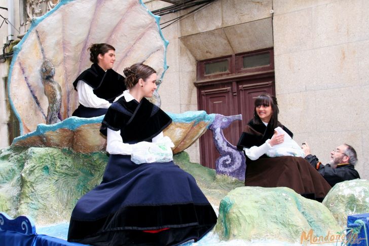 As Quendas 2009
Carroza de la Reina de las fiestas
