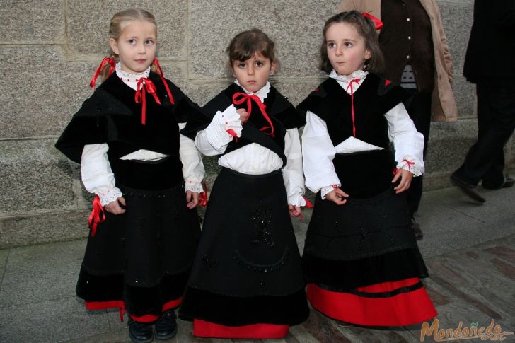 Desfile de autoridades
Sanluqueiras infantiles
