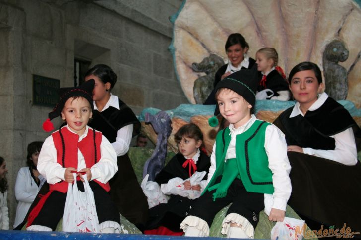 Desfile de autoridades
Carroza de los Sanluqueiros y Sanluqueiras
