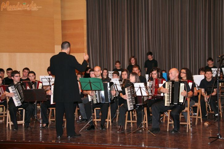 Concierto de AIMPNE
Actuación de la escuela de música de Vegadeo
