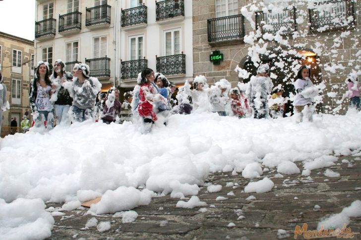 Fiesta infantil
Plaza llena de espuma
