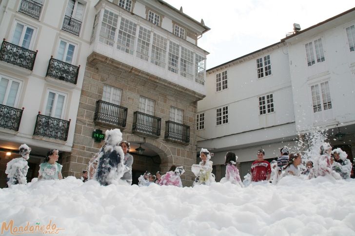 Fiesta infantil
Plaza llena de espuma
