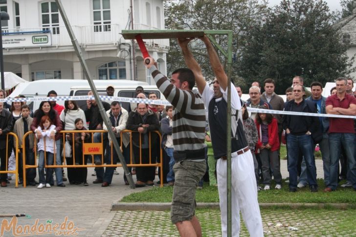 As San Lucas 2007
Un voluntario probando el deporte rural vasco
